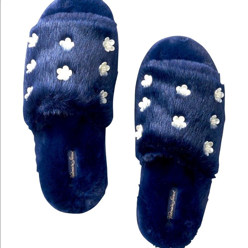 VICTORIA'S SECRET
Embellished Faux Fur Slides